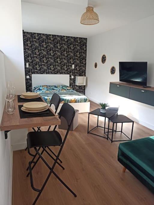 Superbe Appt Avec Cour Et Parking Gratuit A 5Min De La Cite Medievale Carcassonne Esterno foto