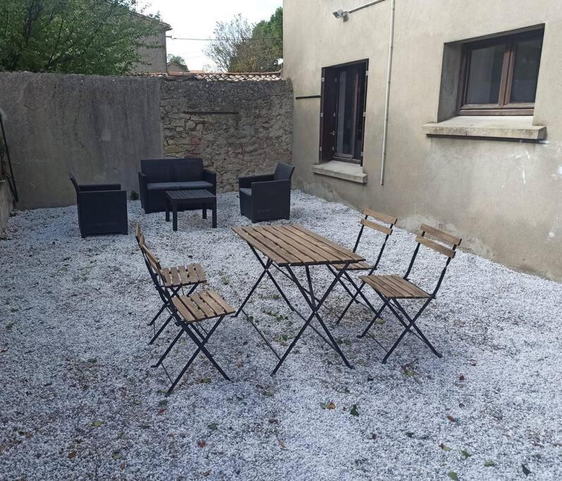 Superbe Appt Avec Cour Et Parking Gratuit A 5Min De La Cite Medievale Carcassonne Esterno foto